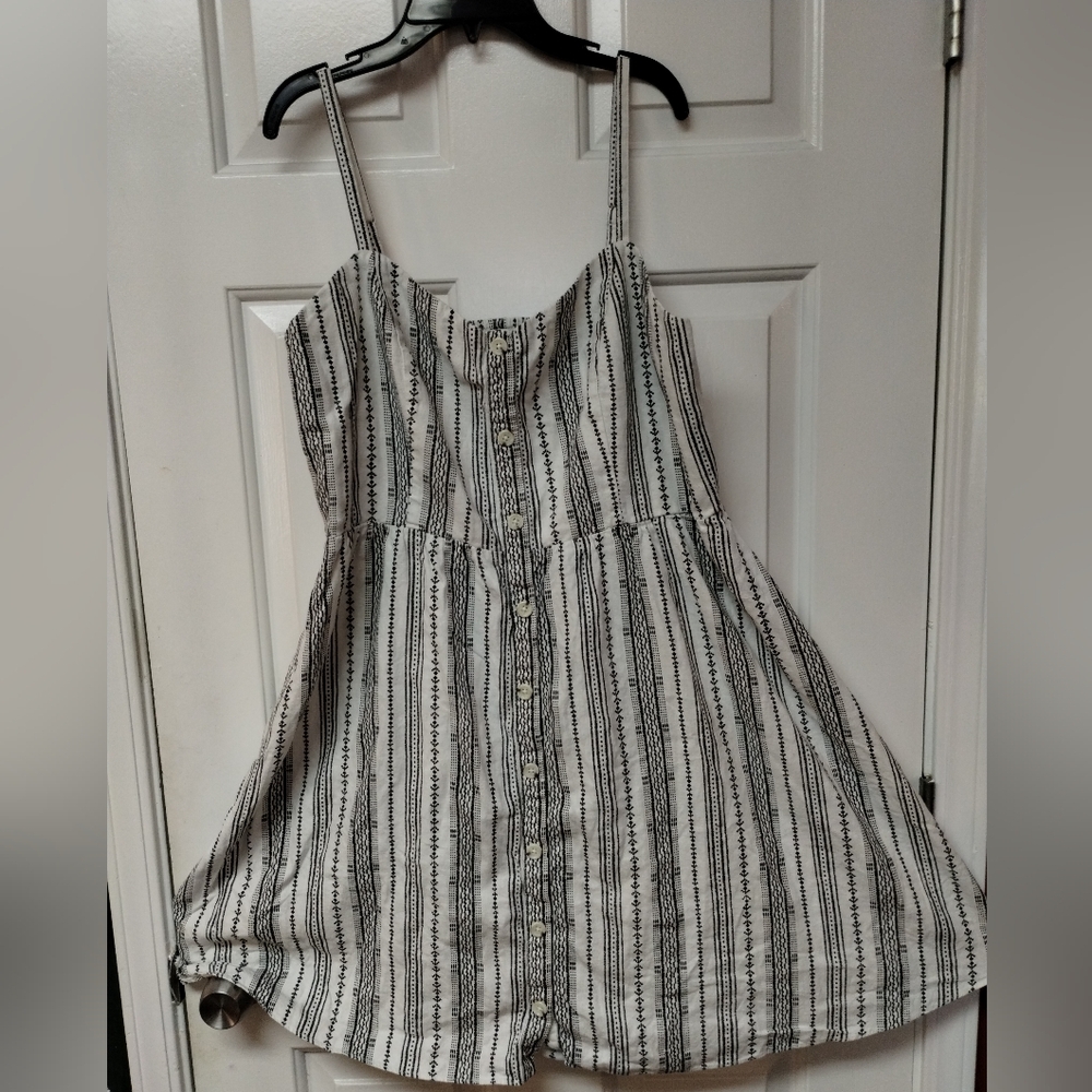 Old Navy White and Black Striped Button-Front Cami.  Sz XL